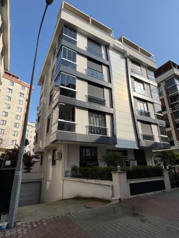 METROYA MARMARAYA YAKIN KAPALI AÇIK OTOPARKLI NEZİH SOKAKTA