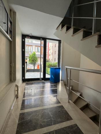 METROYA MARMARAYA YAKIN KAPALI AÇIK OTOPARKLI NEZİH SOKAKTA