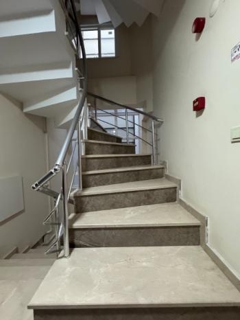 METROYA MARMARAYA YAKIN KAPALI AÇIK OTOPARKLI NEZİH SOKAKTA