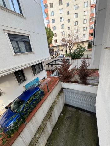 METROYA MARMARAYA YAKIN KAPALI AÇIK OTOPARKLI NEZİH SOKAKTA