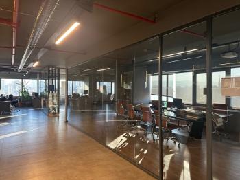 KOZYATAĞI  METRO istasyonuna yürüme mesafesi nde katta tek 600 metre² nitelikli ofis