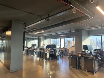 KOZYATAĞI  METRO istasyonuna yürüme mesafesi nde katta tek 600 metre² nitelikli ofis