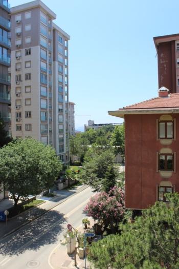 SUADİYE PLAJYOLUNDA CADDEYE 4. BİNADA SATILIK 4,5+1