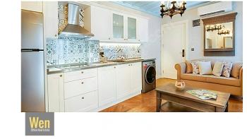 ÇEŞME MERKEZDE BİNA,8 ADET 1+1 EŞYALI DAİRE, BAHÇE+ORTAK ALANLAR