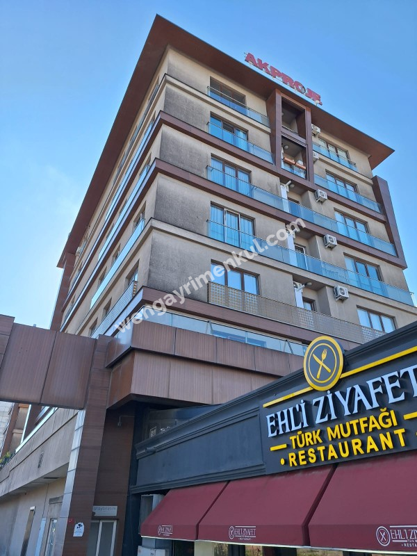 Beylikdüzü Kavaklı Mah. Harika Lokasyonda Çift Banyolu Kiralık 2+1 Daire!
