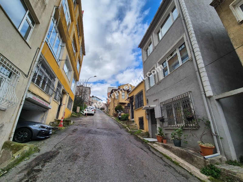 Kuzguncuk'ta Boğaz Manzaralı, Teraslı  3 Katlı Müstakil Ev