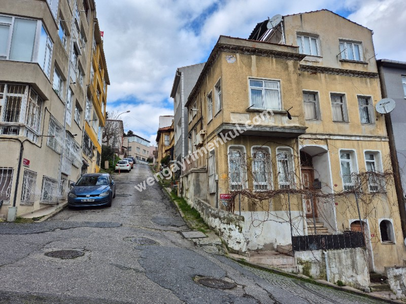 Kuzguncuk'ta Boğaz Manzaralı, Teraslı  3 Katlı Müstakil Ev