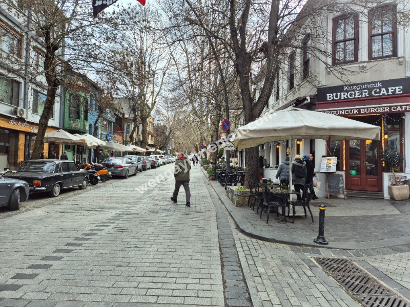 Kuzguncuk'ta Boğaz Manzaralı, Teraslı  3 Katlı Müstakil Ev