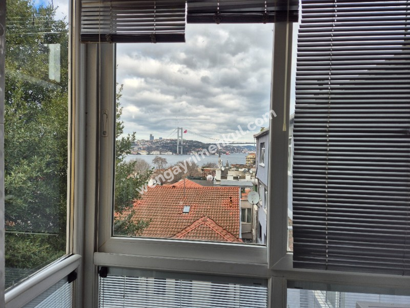 Kuzguncuk'ta Boğaz Manzaralı, Teraslı  3 Katlı Müstakil Ev