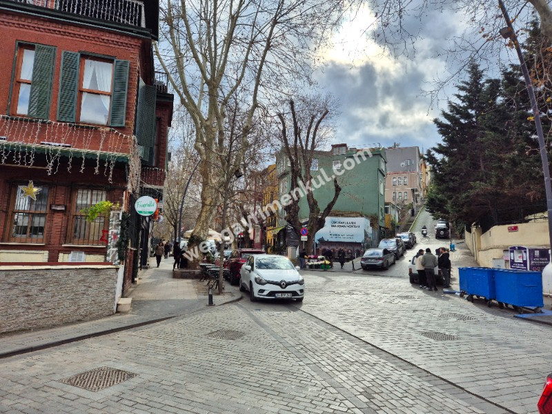 Kuzguncuk'ta Boğaz Manzaralı, Teraslı  3 Katlı Müstakil Ev