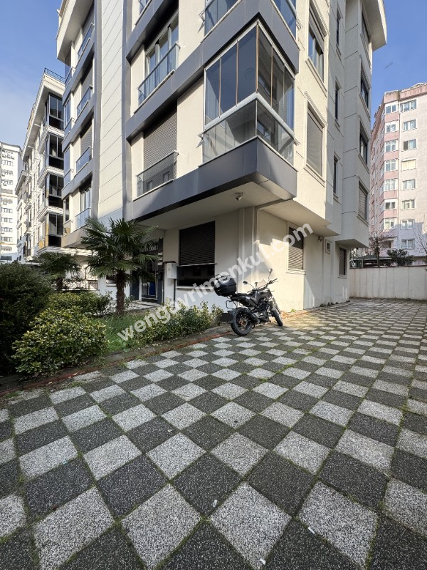 METROYA MARMARAYA YAKIN KAPALI AÇIK OTOPARKLI NEZİH SOKAKTA