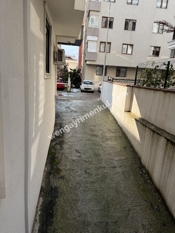 METROYA MARMARAYA YAKIN KAPALI AÇIK OTOPARKLI NEZİH SOKAKTA