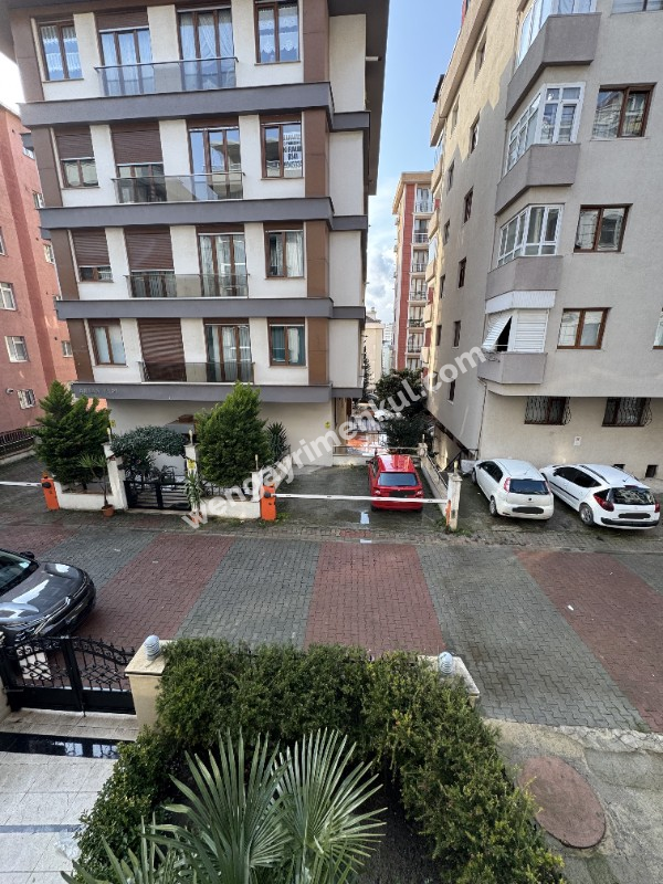 METROYA MARMARAYA YAKIN KAPALI AÇIK OTOPARKLI NEZİH SOKAKTA