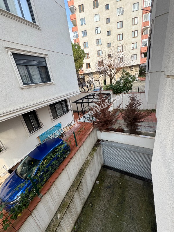 METROYA MARMARAYA YAKIN KAPALI AÇIK OTOPARKLI NEZİH SOKAKTA