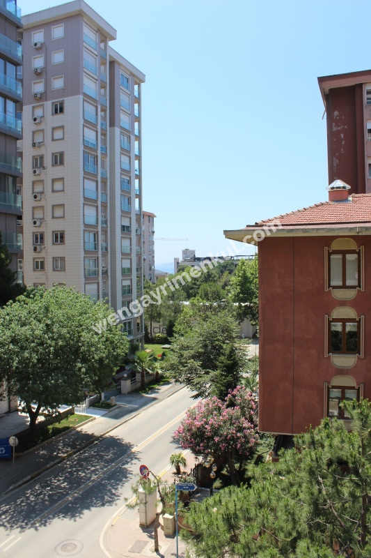 SUADİYE PLAJYOLUNDA CADDEYE 4. BİNADA SATILIK 4,5+1