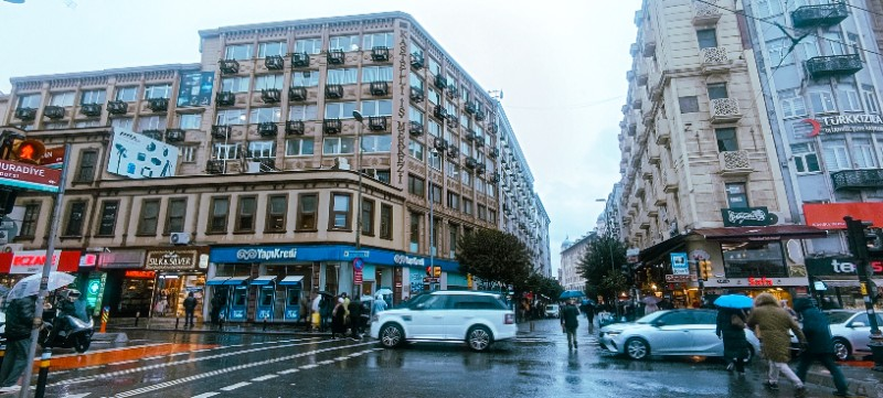Sirkeci'nin Kalbinde, Kastelli Altın Han'da Karlı Bir Yatırım Fırsatı!