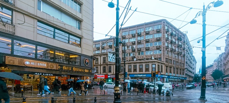 Sirkeci'nin Kalbinde, Kastelli Altın Han'da Karlı Bir Yatırım Fırsatı!