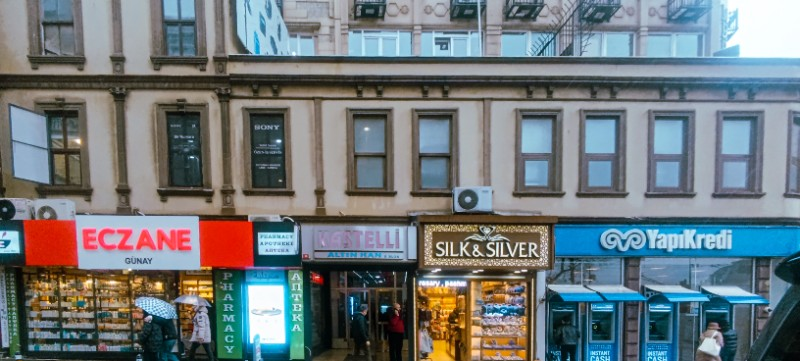 Sirkeci'nin Kalbinde, Kastelli Altın Han'da Karlı Bir Yatırım Fırsatı!