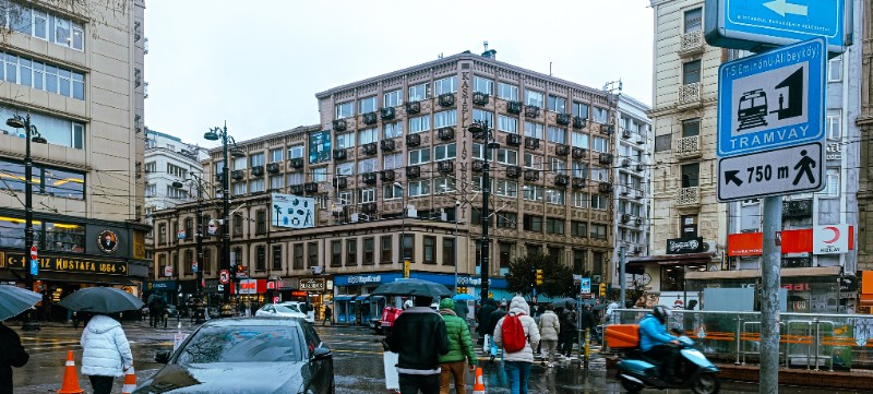 Sirkeci'nin Kalbinde, Kastelli Altın Han'da Karlı Bir Yatırım Fırsatı!