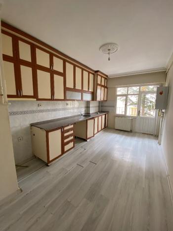 GÜVENAY- ÇORUM DR. İLHAN GÜREL CADDE ÜZERİ 4+1 KİRALIK DAİRE 