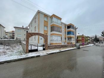 Güvenay - Çorum Kale Mah. Aşıklar Tepesi Cıvarı 3+1 Satılık Daire 