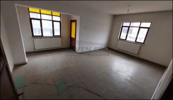 GÜVENAY - ÇORUM KIBRIS CADDESİNDE KOMPLE SATILIK BİNA