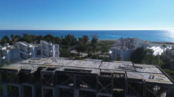 ANAMUR CERENLER MEVKİİNDE SATILIK DENİZE ÇOK YAKIN 1+1 DAİRELER
