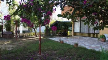 ANAMUR İSKELE SAHİLE 100 MT SATILIK BUTİK OTEL