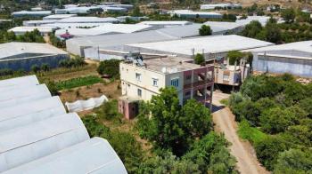 ANAMUR OVABAŞI KURULU DÜZEN MUZ SERASI VE 3 KATLI BİNA