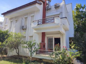 ANAMUR ÖRENDE DENİZE 200 METRE MESAFEDE TRİPLEKS SATILIK YAZLIK