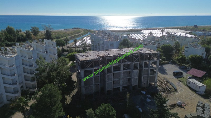 ANAMUR CERENLER MEVKİİNDE SATILIK DENİZE ÇOK YAKIN 1+1 DAİRELER