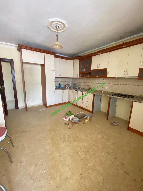 ANAMUR OVABAŞI KURULU DÜZEN MUZ SERASI VE 3 KATLI BİNA