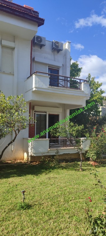 ANAMUR ÖRENDE DENİZE 200 METRE MESAFEDE TRİPLEKS SATILIK YAZLIK