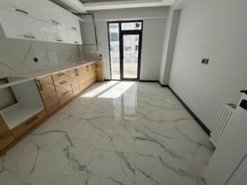KAHVECİOĞLU EMLAK'DAN ZAFER CAD SATILIK DAİRE 4+1