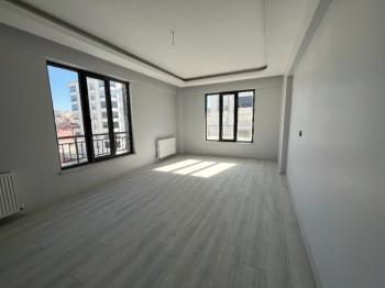 KAHVECİOĞLU EMLAK'DAN ZAFER CAD SATILIK DAİRE 4+1