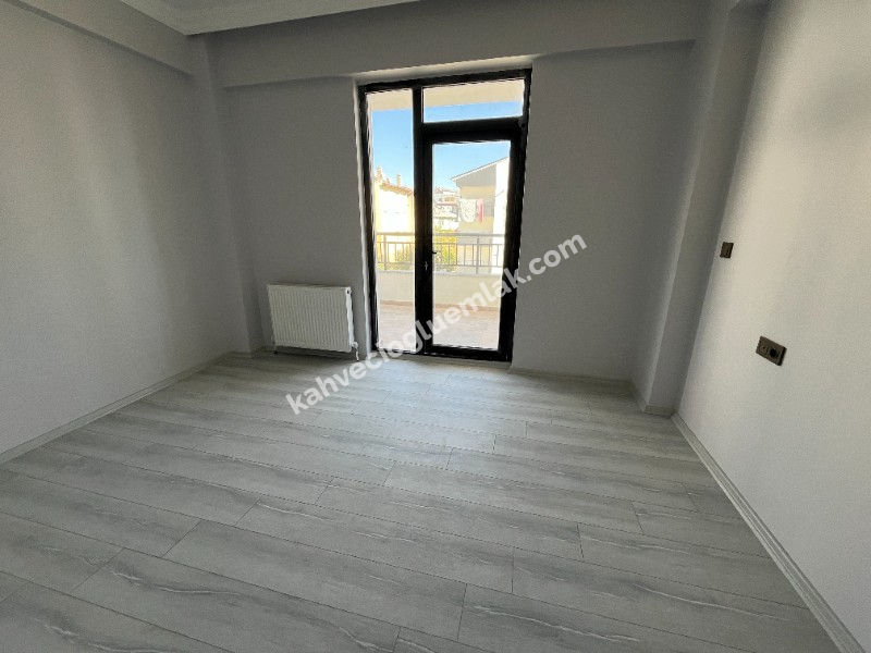 KAHVECİOĞLU EMLAK'DAN ZAFER CAD SATILIK DAİRE 4+1