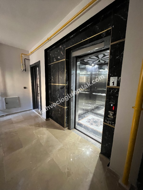 KAHVECİOĞLU EMLAK'DAN ZAFER CAD SATILIK DAİRE 4+1