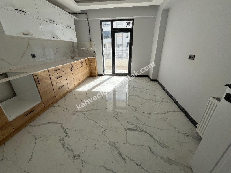 KAHVECİOĞLU EMLAK'DAN ZAFER CAD SATILIK DAİRE 4+1