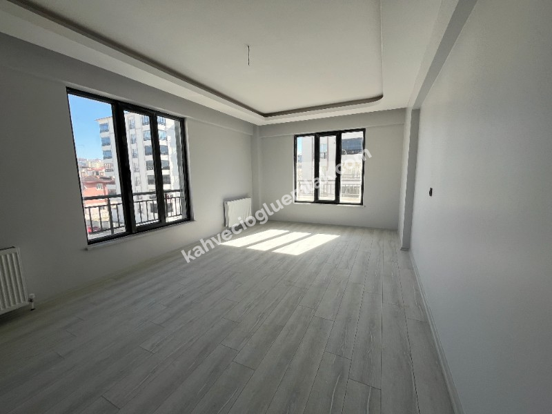 KAHVECİOĞLU EMLAK'DAN ZAFER CAD SATILIK DAİRE 4+1