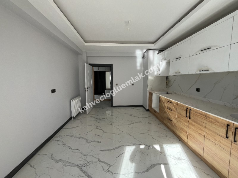 KAHVECİOĞLU EMLAK'DAN ZAFER CAD SATILIK DAİRE 4+1