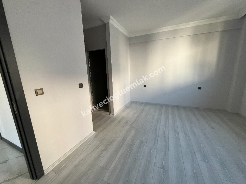 KAHVECİOĞLU EMLAK'DAN ZAFER CAD SATILIK DAİRE 4+1
