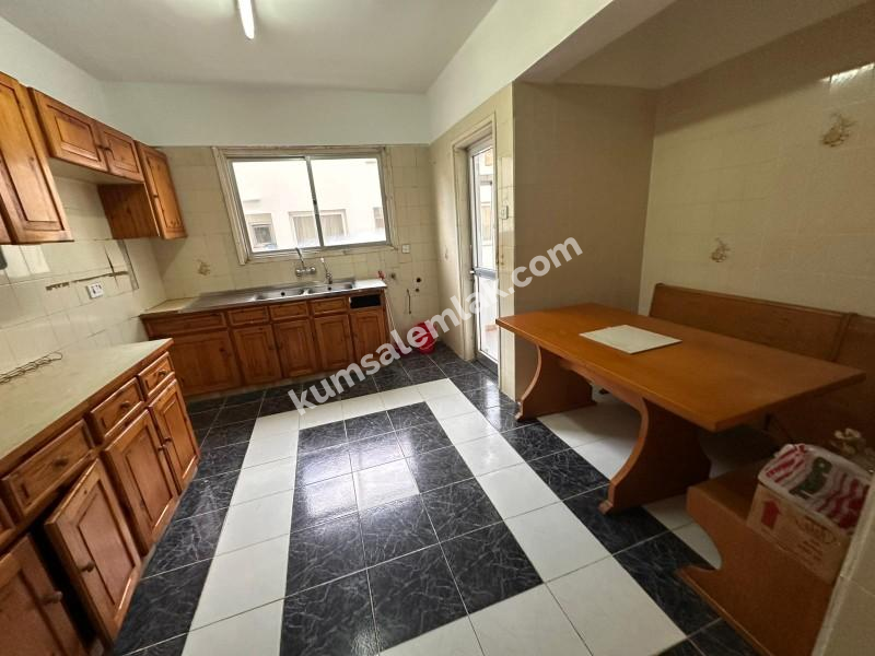 GİRNE MERKEZDE  3+1 SATILIK DAIRE