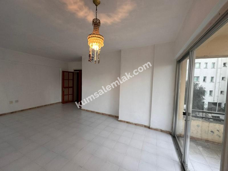 GİRNE MERKEZDE  3+1 SATILIK DAIRE