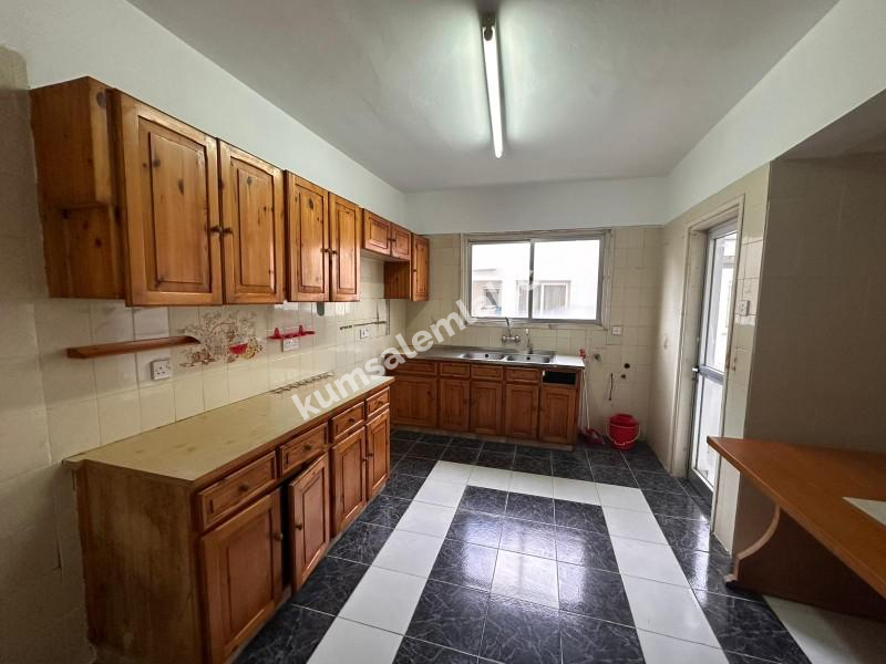 GİRNE MERKEZDE  3+1 SATILIK DAIRE