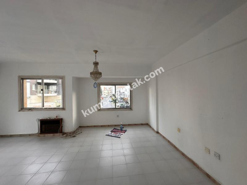 GİRNE MERKEZDE  3+1 SATILIK DAIRE
