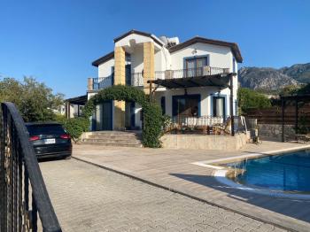 Alsancak Bölgesi Fırsat 3+1 Havuzlu Villa