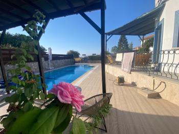 Alsancak Bölgesi Fırsat 3+1 Havuzlu Villa