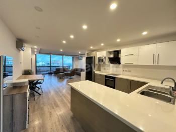 KKTC Girne Merkezde Site İçerisinde Deniz Manzaralı Satılık 3+1 Lüks Daire