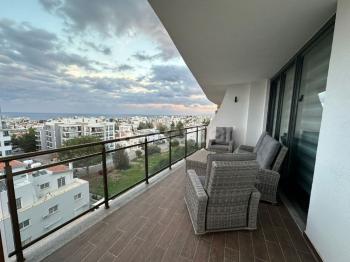 KKTC Girne Merkezde Site İçerisinde Deniz Manzaralı Satılık 3+1 Lüks Daire