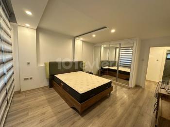 KKTC Girne Merkezde Site İçerisinde Deniz Manzaralı Satılık 3+1 Lüks Daire